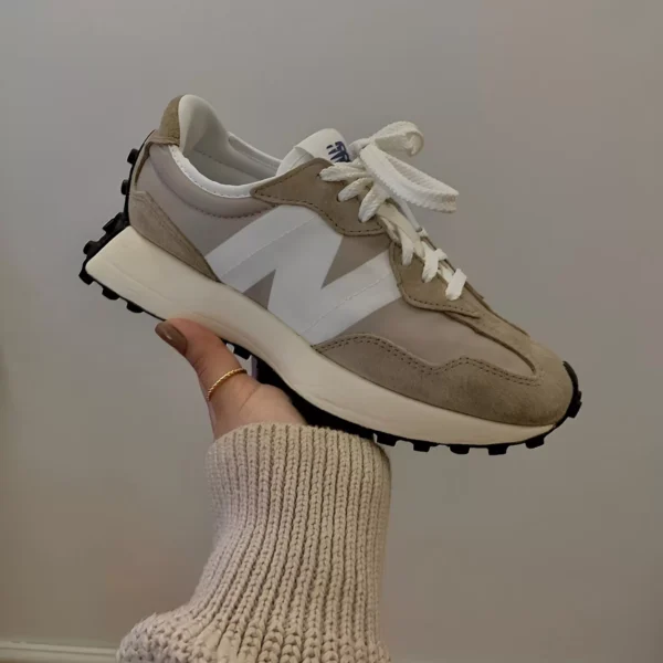 Brown/white shoes 004