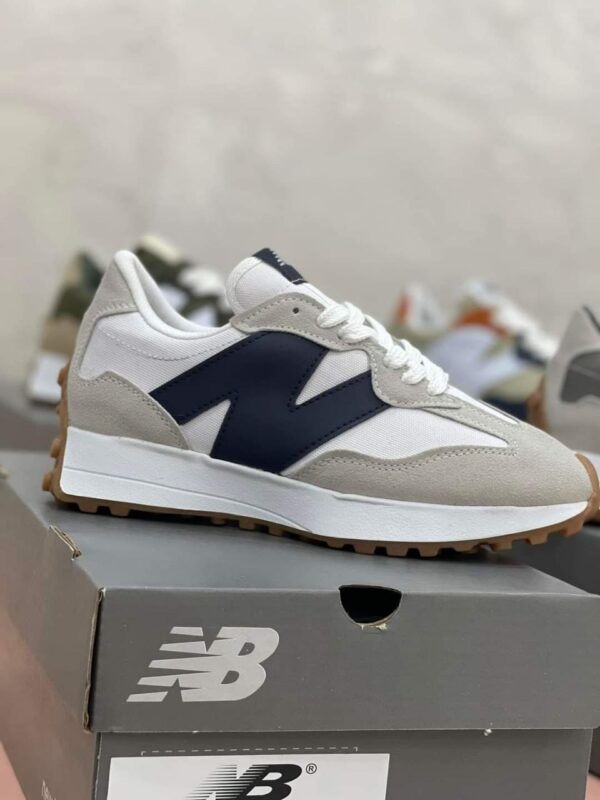 Blue/white shoes 004