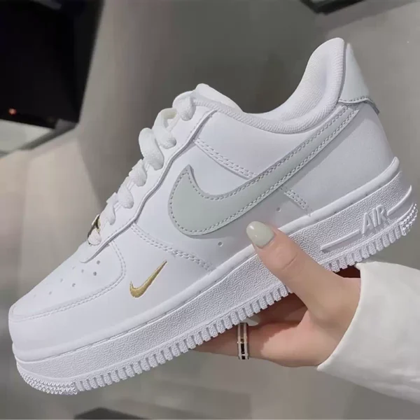 White shoes 003