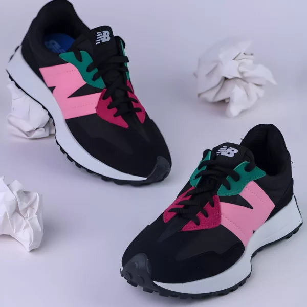 Black/pink shoes 004